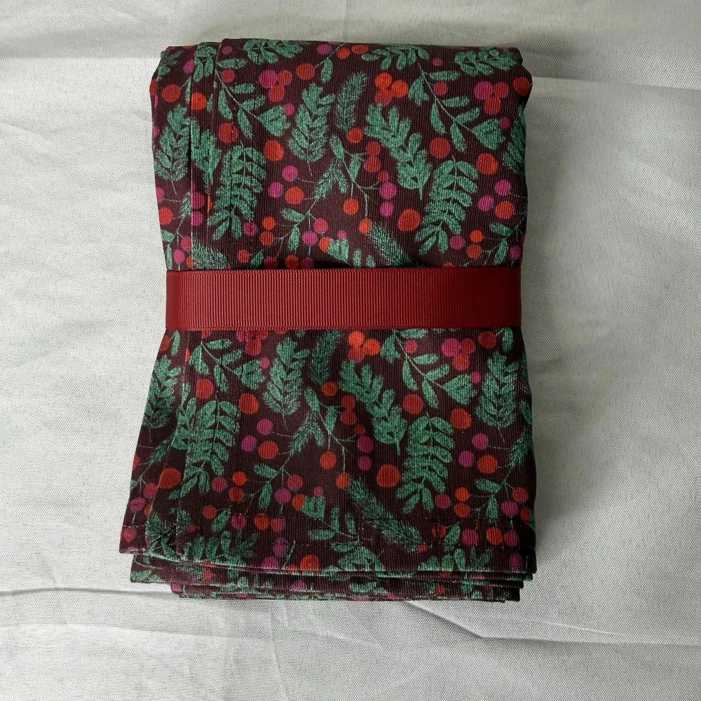 New‎ Talbots Holiday Table Runner Green Burgundy Holly Berry 82